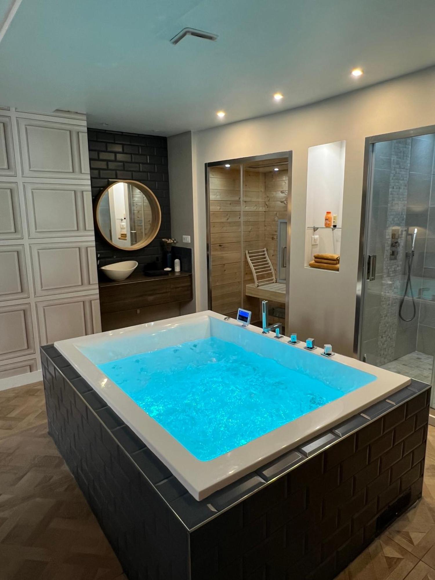 Appartement Avec Jacuzzi Sauna & Home Cinema - Nid D'Angers Zewnętrze zdjęcie