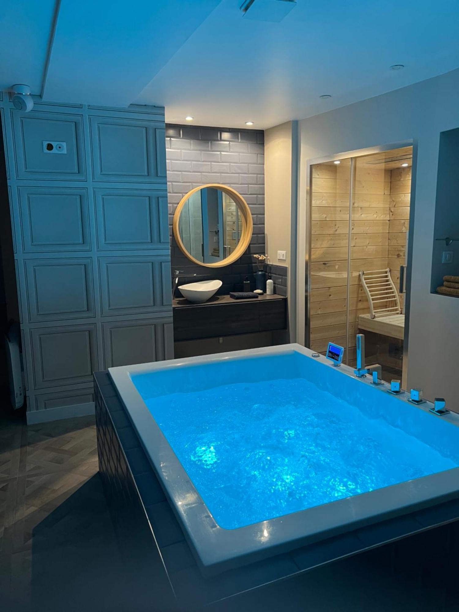 Appartement Avec Jacuzzi Sauna & Home Cinema - Nid D'Angers Zewnętrze zdjęcie