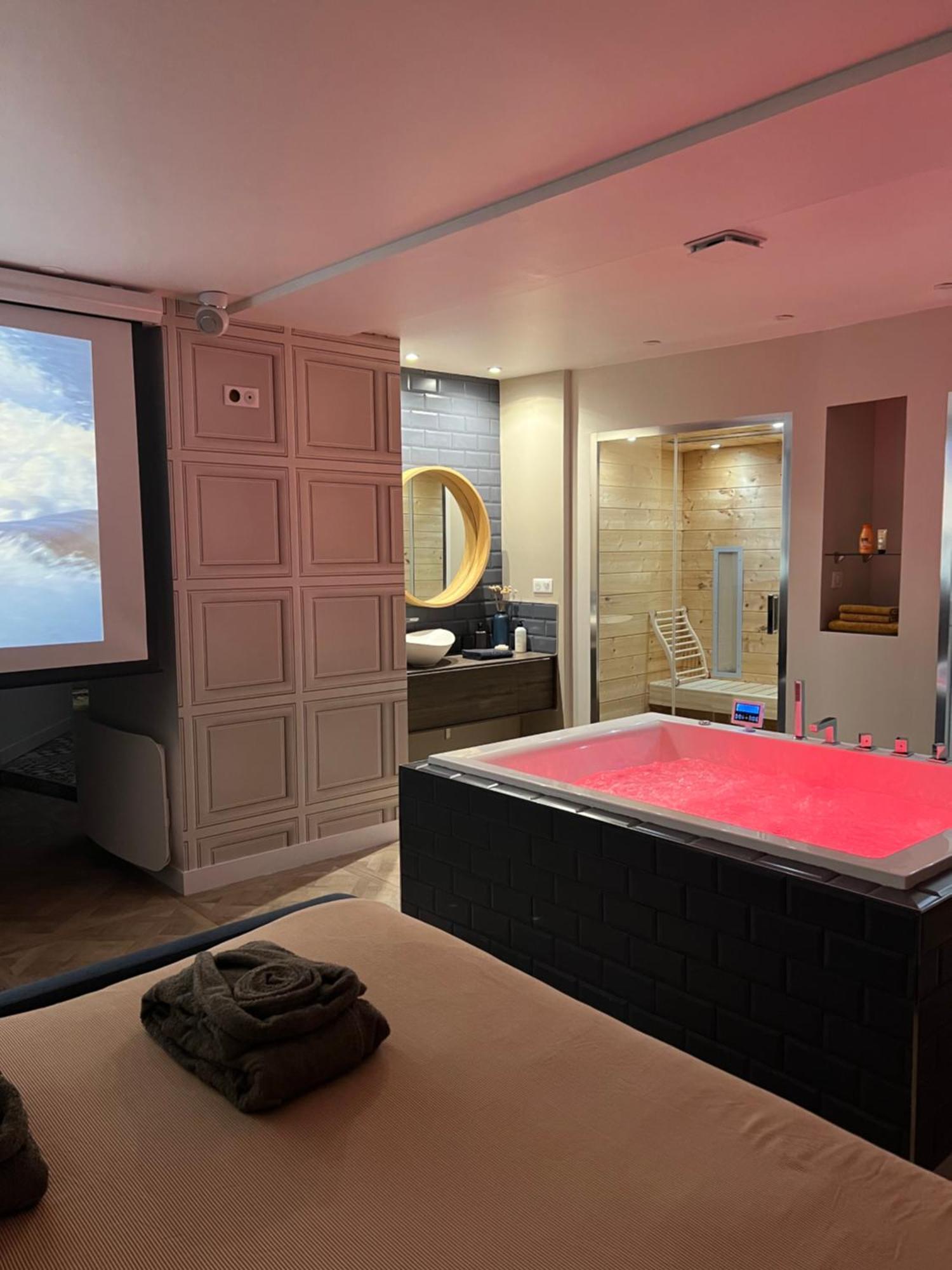 Appartement Avec Jacuzzi Sauna & Home Cinema - Nid D'Angers Zewnętrze zdjęcie