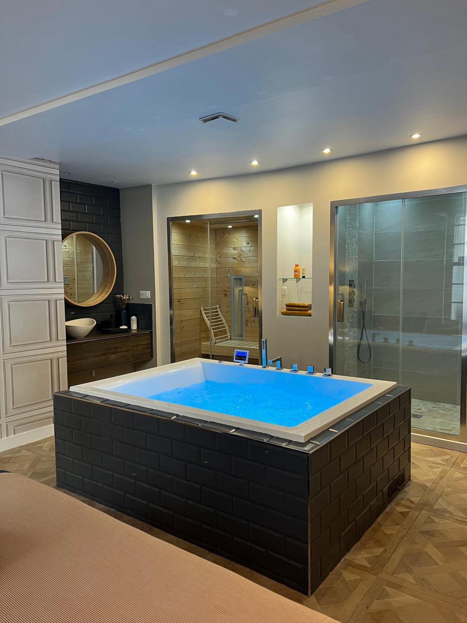Appartement Avec Jacuzzi Sauna & Home Cinema - Nid D'Angers Zewnętrze zdjęcie